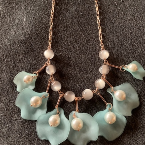 Necklace, light blue with faux pearls - Picture 6 of 6